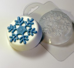 Пластиковая форма для мыла &quot;Первый снег&quot; Примерный вес готового мыла: 80 г
Рабочая температура: +5..+70 градусов Цельсия
Толщина пластика: 0.7..0.8 мм