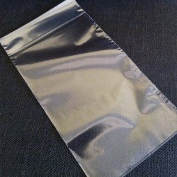 Пакетик прозрачный 18х25см   Полиэтиленовый прозрачный пакетик, размеры 18 см х 25 см.
Очень удобен для упаковки мыла. Легко декорируется наклейками, бантами или ленточками.