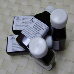 Основа для жидких моющих средств натуральная Organic Liquid Castile Soap, 100 г Высококачественная жидкая прозрачная основа марки Organic Liquid Castile Soap Base для производства натурального жидкого мыла и шампуней.  
100% ингредиентов имеют натуральное происхождение!  
Производитель - Великобритания.