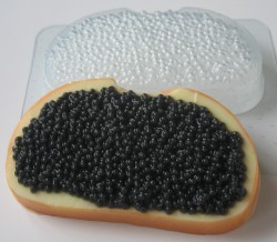 Пластиковая форма для мыла &quot;Бутерброд с черной икрой&quot; Примерный вес готового мыла: 77 г
Рабочая температура: +5..+70 градусов Цельсия
Толщина пластика: 0.7..0.8 мм